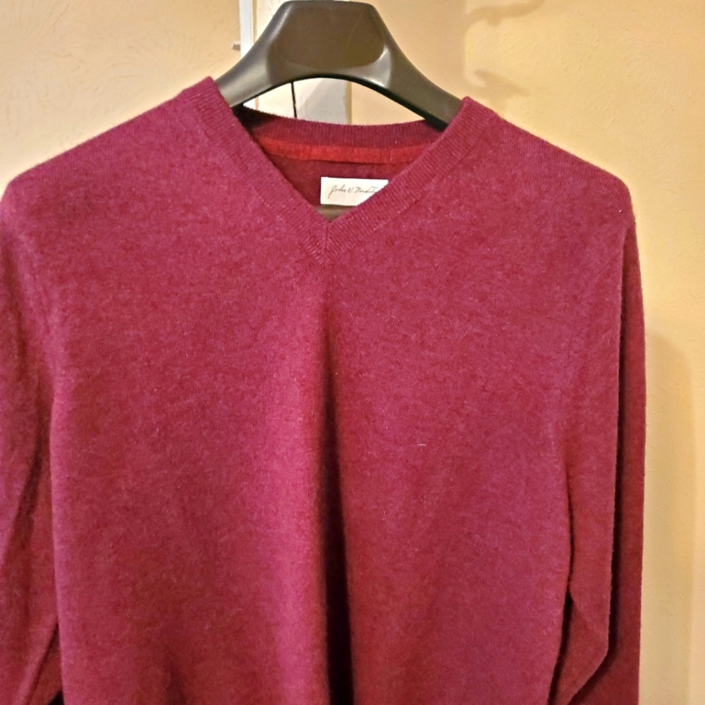 Mens V neck sweater
